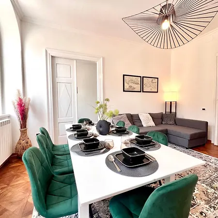 Mitteleuropa Private Parking Апартаменти