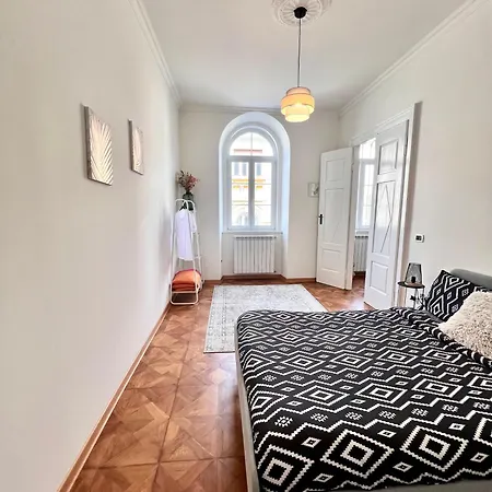 Апартаменти Mitteleuropa Private Parking Трієст