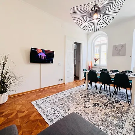 Mitteleuropa Private Parking Apartment