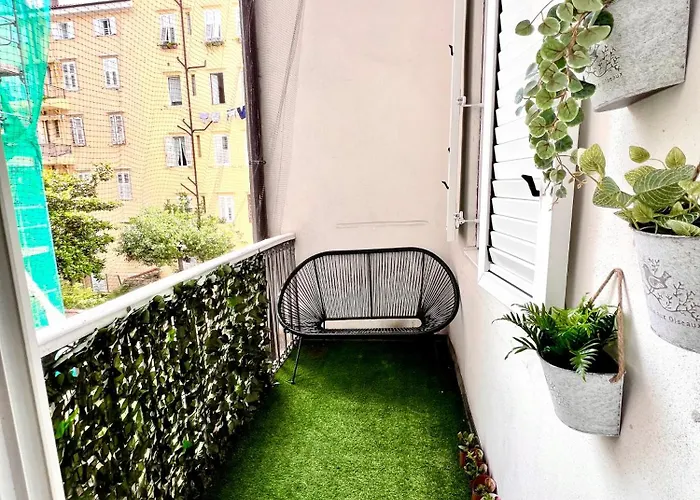 Mitteleuropa Private Parking Apartment